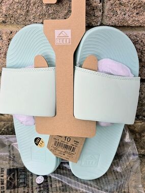 Reef Mint Slide Sandals — Pale Mint Green